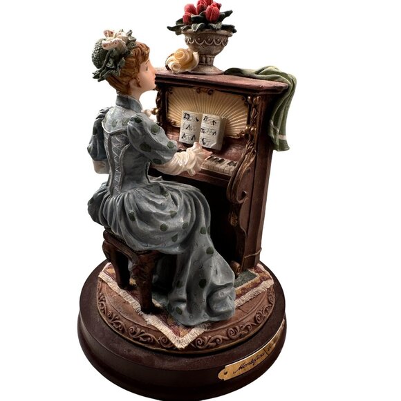 Montefiori Collection Woman Piano Figurine Italian Resin Vintage Home Hat Rug - Picture 1 of 16
